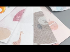 पैटर्न प्रिंटिंग डिस्पोजेबल बेबी बिब्स एक बार का उपयोग गैर बुना कपड़े प्यारा हुक